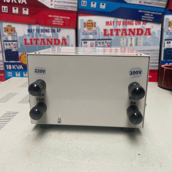 Bien-ap-3kva-vao-220v-ra-200v-3