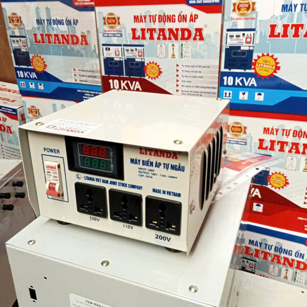 bien-ap-tu-ngau-5000va-doi-nguon-220v-ra-110v-2