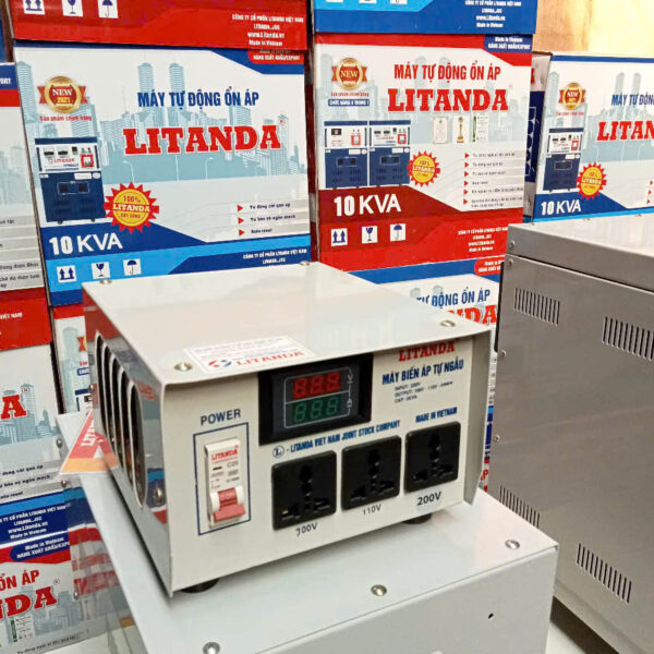 bien-ap-tu-ngau-5000va-doi-nguon-220v-ra-110v-3