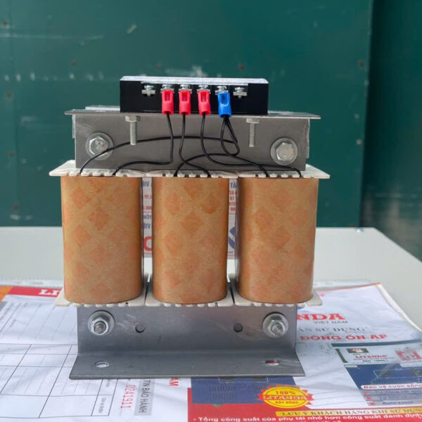 Bien-ap-tran-100va-3-pha-4