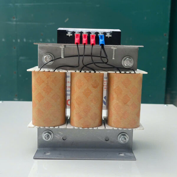 bien-ap-tran-cach-ly-100va-3-pha-4