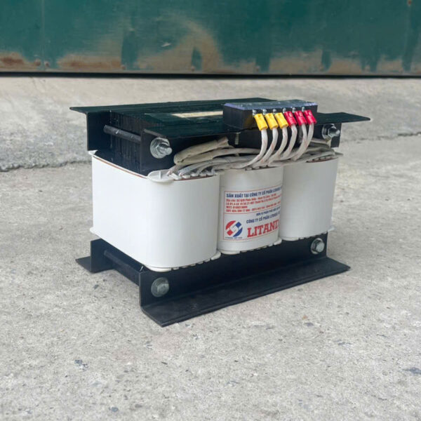 bien-ap-tran-3kva-cach-ly-2
