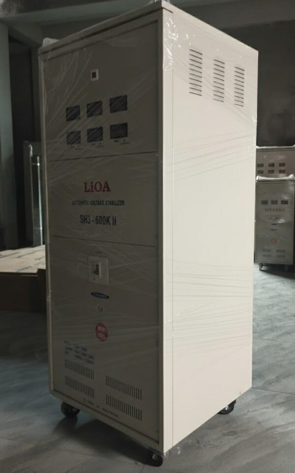 ảnh máy ổn áp lioa 600kva góc 45 độ