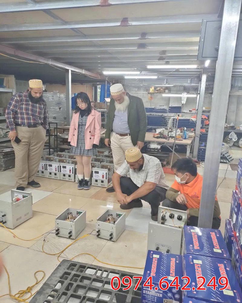 Đối tác nước ngoài tới thăm xưởng sản xuất của caonguamagia.com