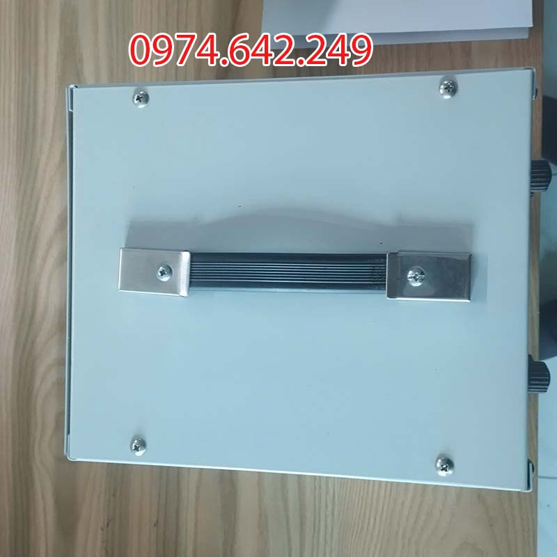 Mặt bên trên của biến áp cách ly 1kVA có tay cầm tiện lợi
