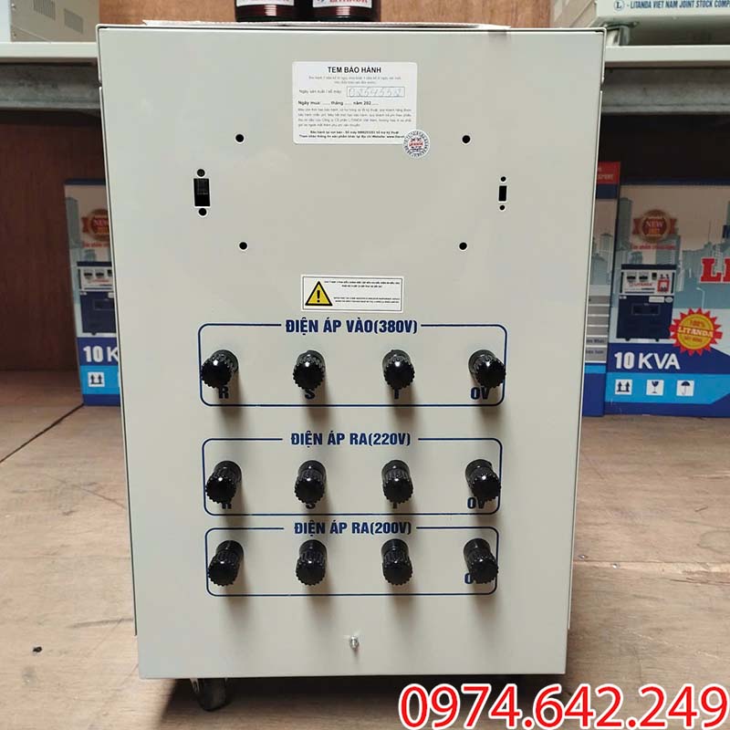 Đằng sau của biến áp 10kVA 3 pha
