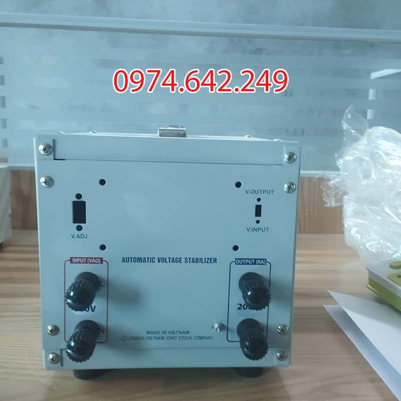 Mặt sau của biến áp cách ly 1kVA Litanda
