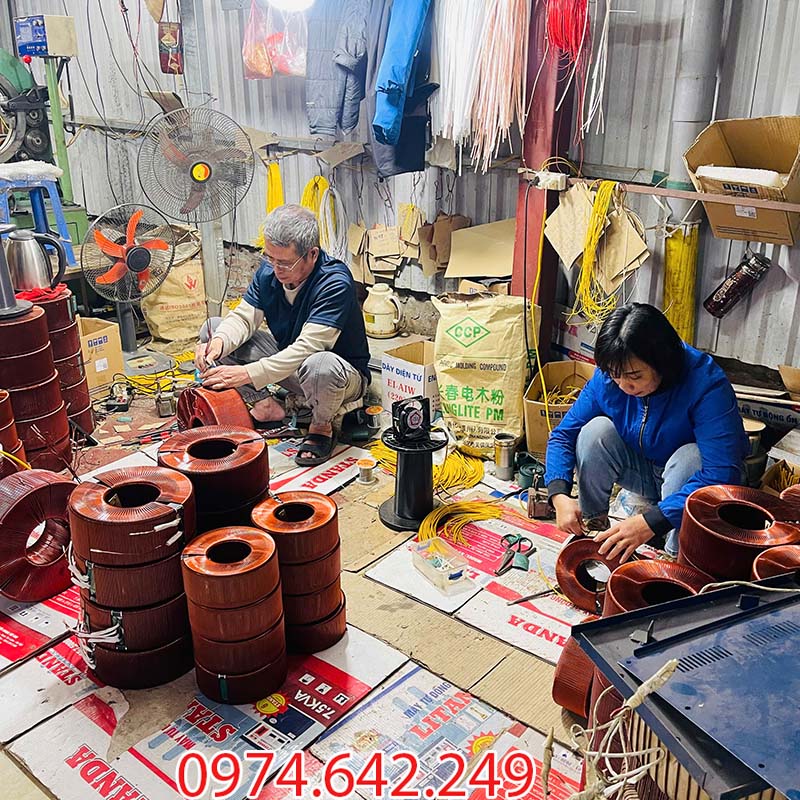 Các kỹ thuật viên của caonguamagia.com đang miệt mài làm việc