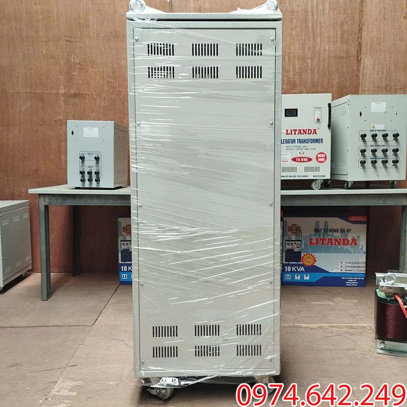 Mặt bên của biến áp 25kVA 3 pha Litanda