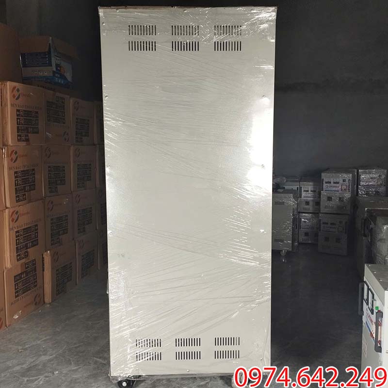 Mặt bên của biến áp cách ly 100kVA 3 pha