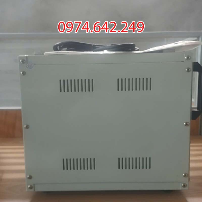 Mặt bên của biến áp cách ly 3kVA có lỗ thông khí