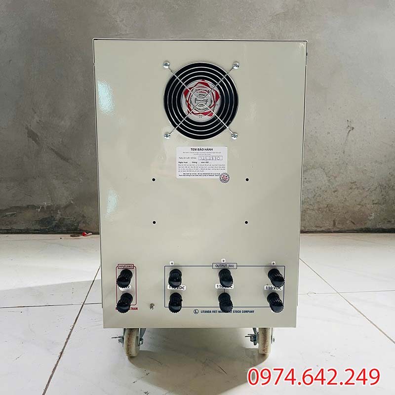 Đằng sau của bộ đổi nguồn ac/dc