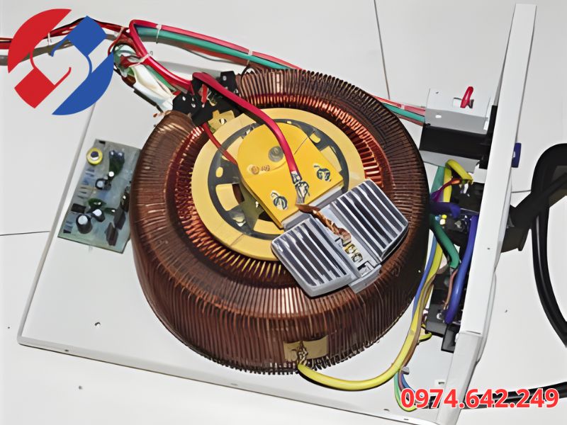 Ổn Áp Hoạt Động Như Thế Nào?