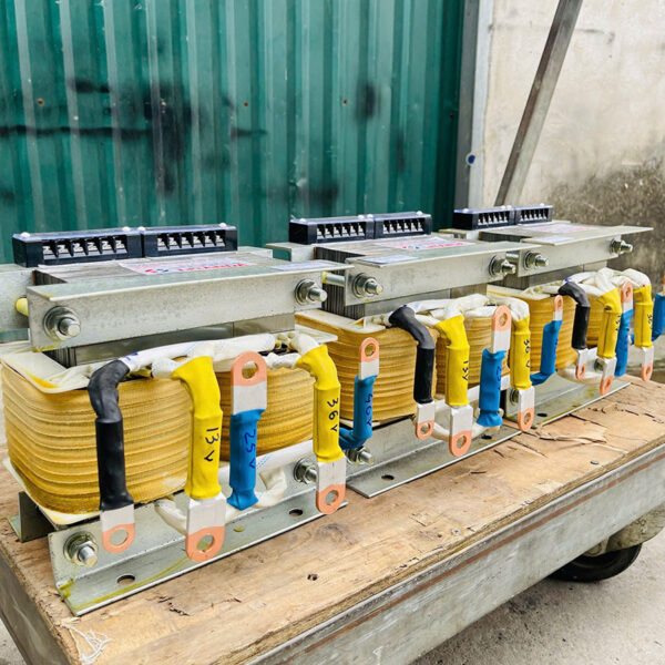 bien-ap-tran-cach-ly-1200va-1-pha-1