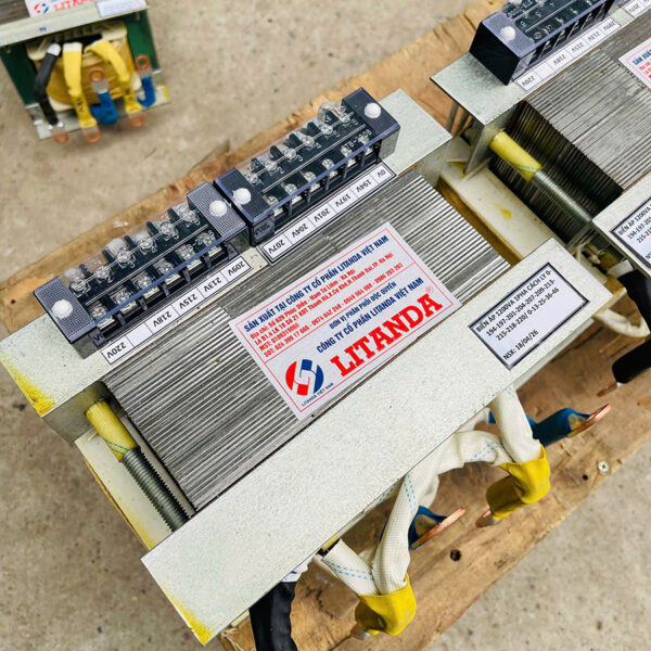 bien-ap-tran-cach-ly-1200va-1-pha-3
